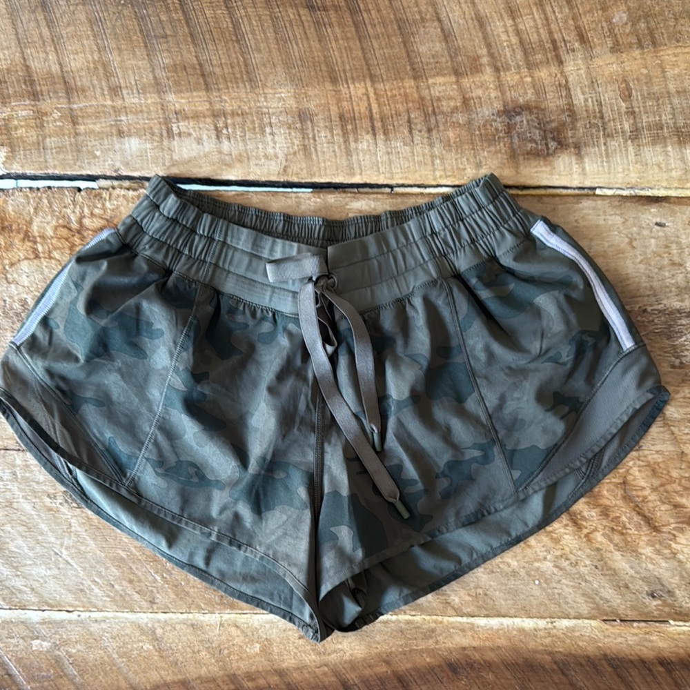 🍋 Lululemon Hotty Hot Vintage Camouflage Women's Shorts